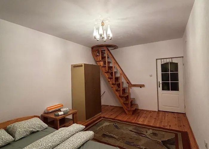 Cityhalo Хостел Марки